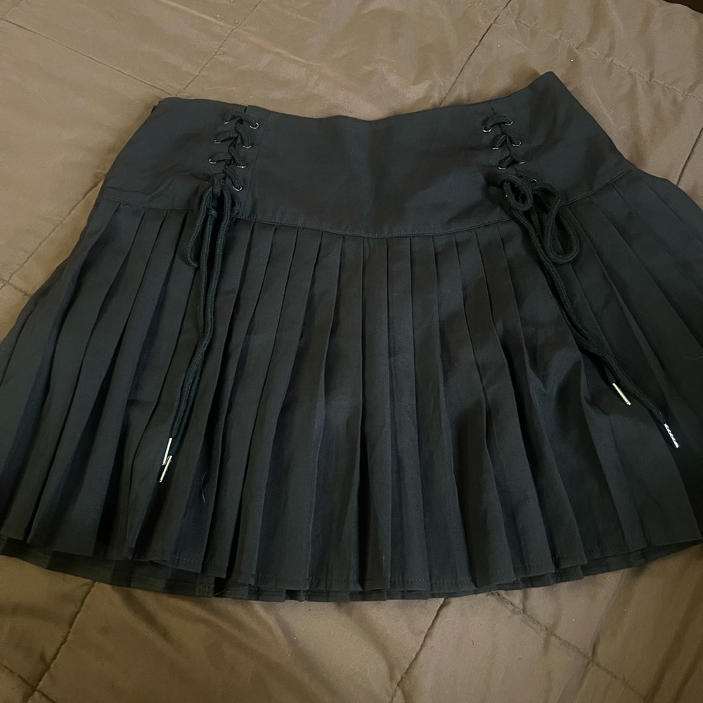 ROMWE Black Skater Skirt with Lace-Up Design